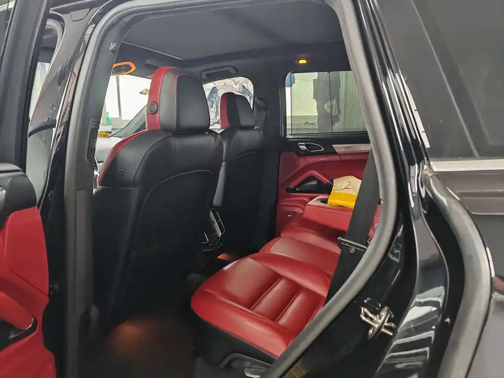 Porsche Cayenne 2015 — фото 11