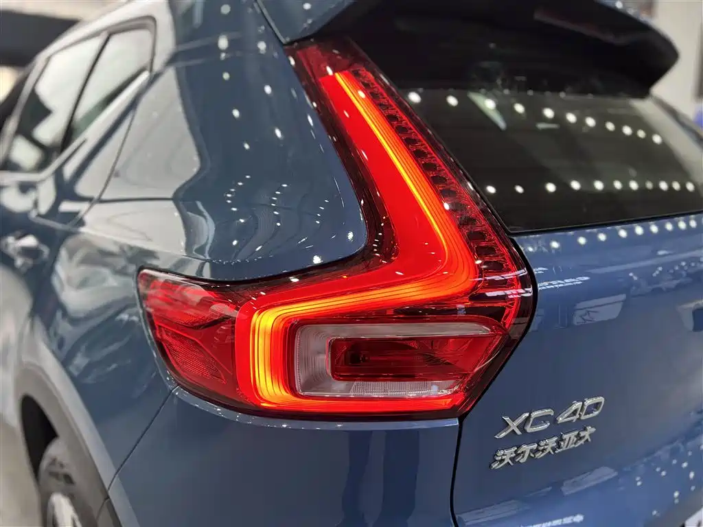 Volvo XC40 2025 — фото 9