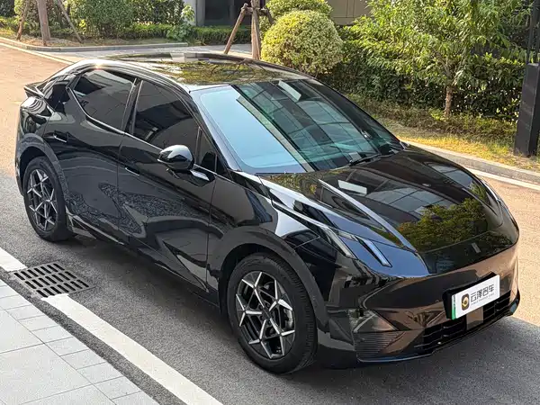 Lynk & Co Z20 2025