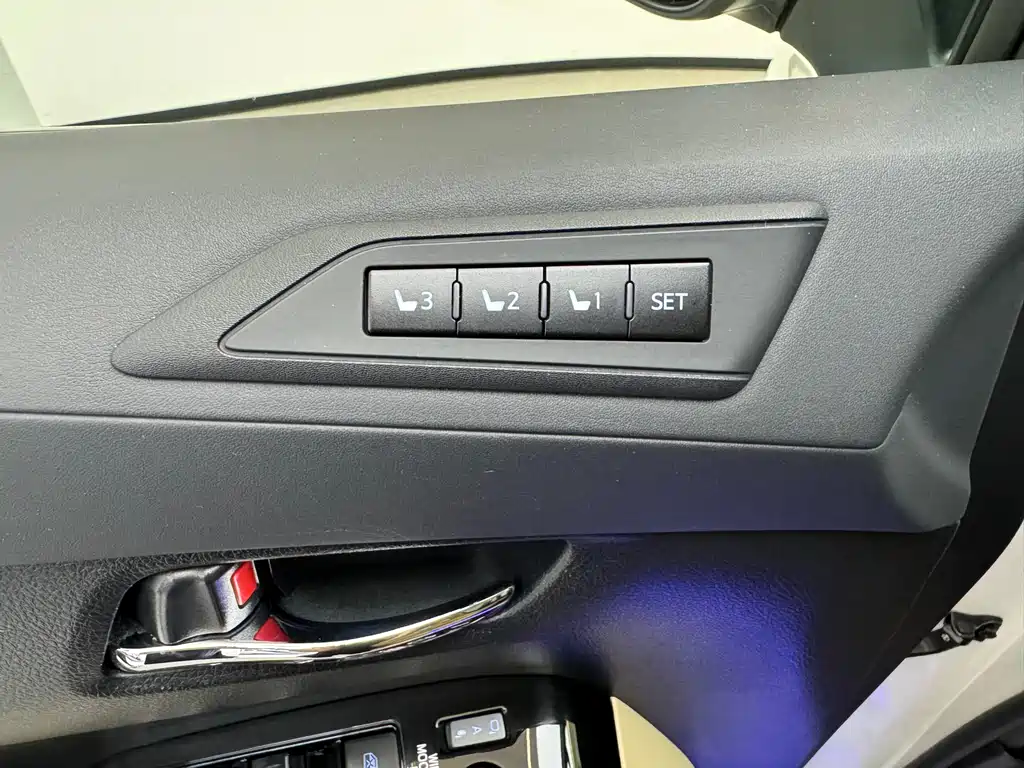 Toyota Alphard 2021 — фото 12