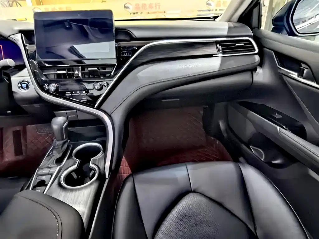 Toyota Camry 2021 — фото 10