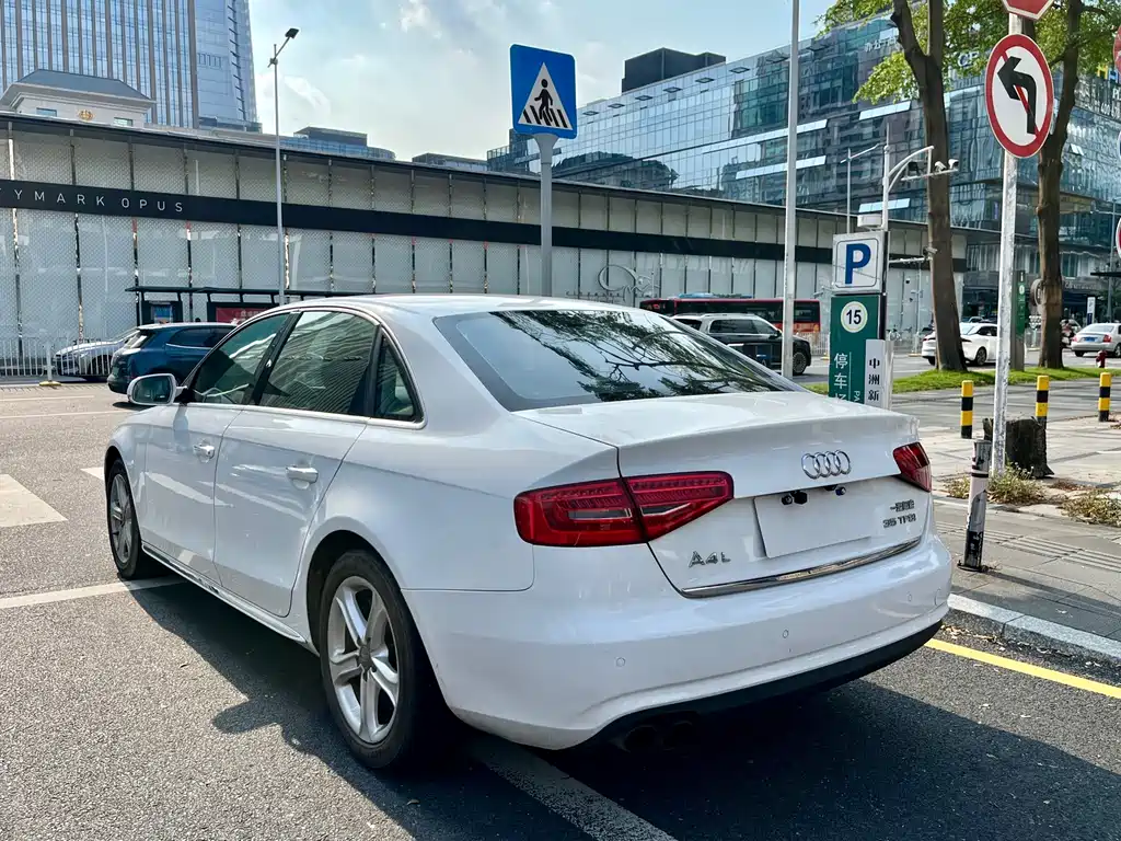 Audi A4L 2015 — фото 11