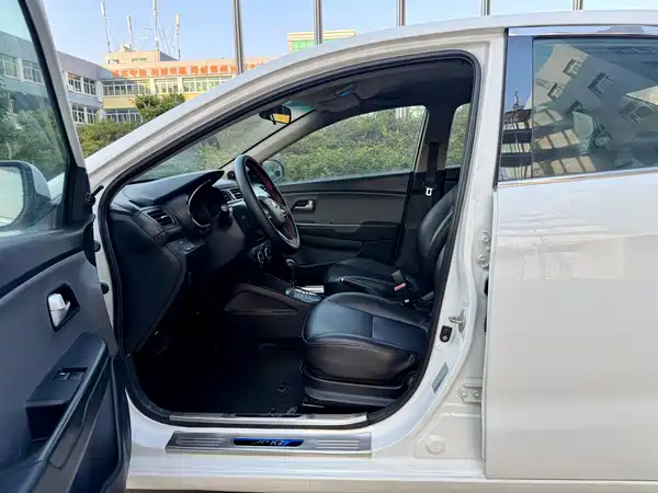 Kia K2 2011