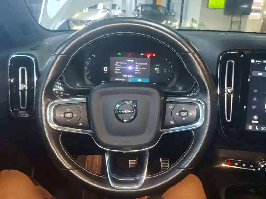 Volvo XC40 NEV 2021 — фото 11