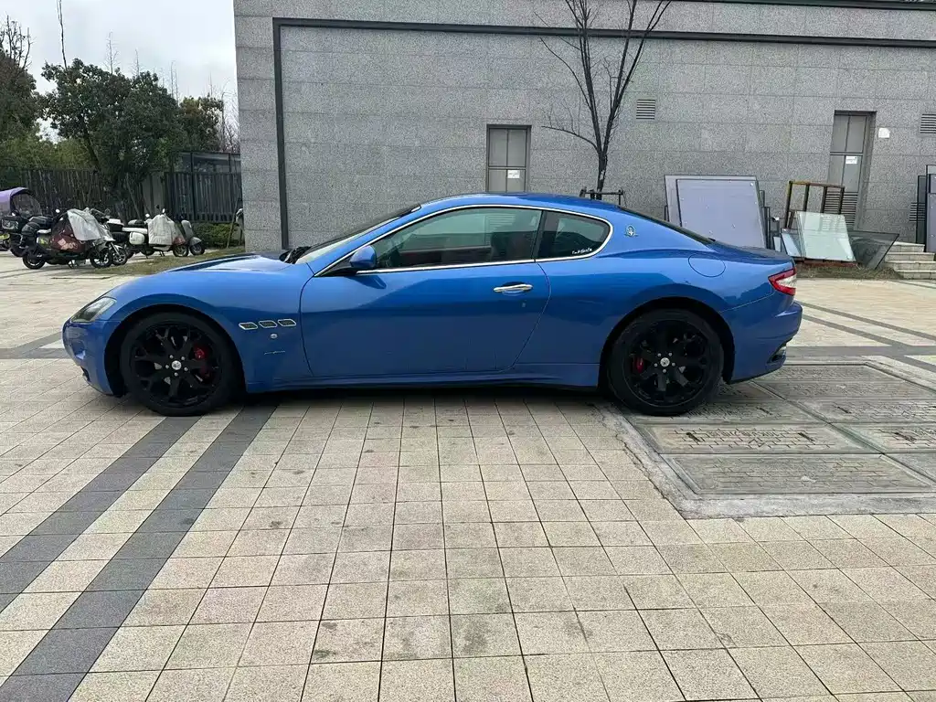 Maserati GranTurismo 2015 — фото 4