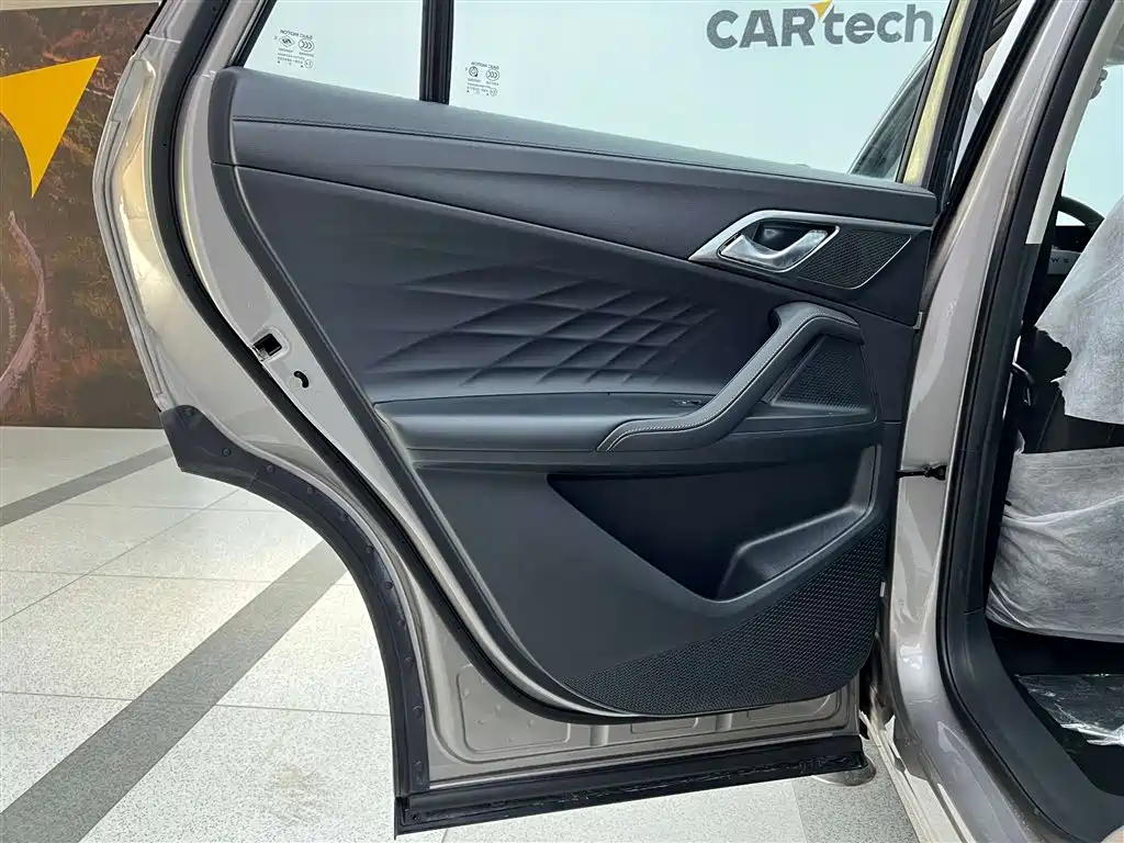Roewe RX5 New Energy — фото 24