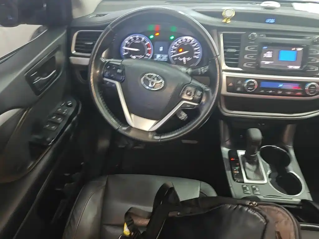 Toyota Highlander 2015 — фото 11