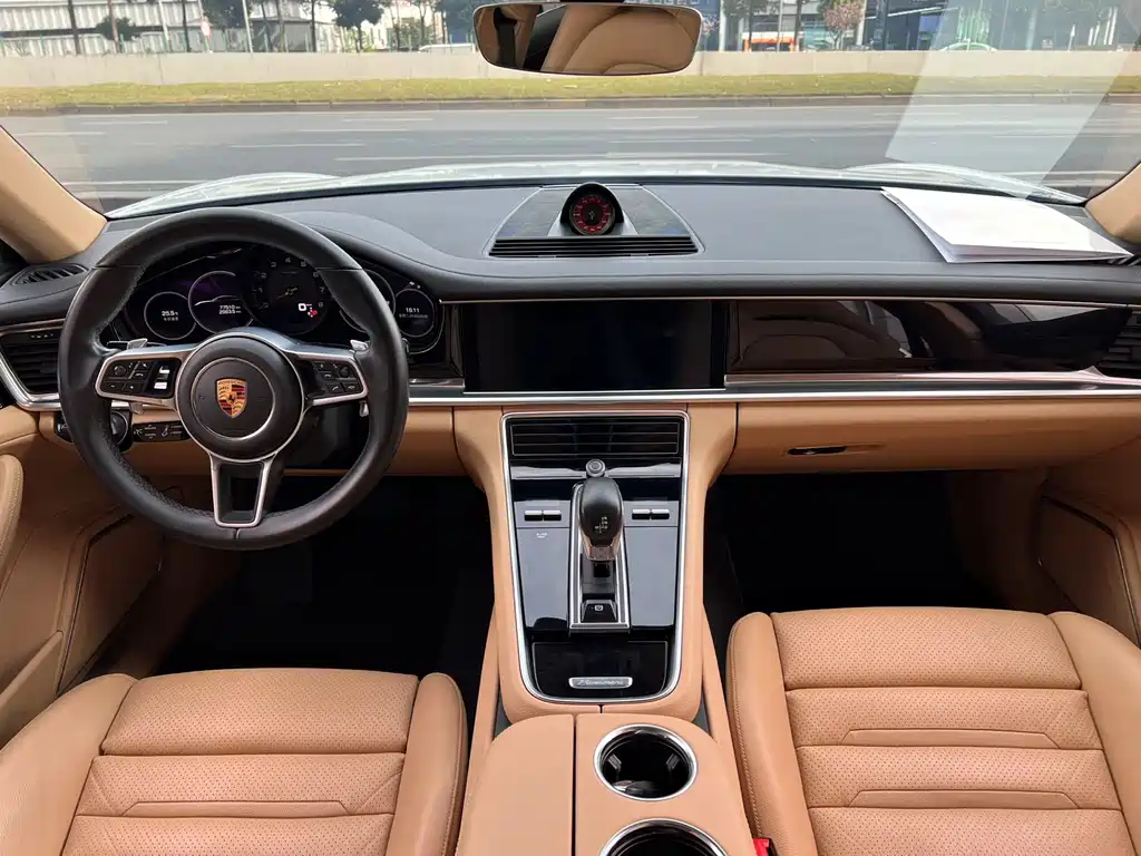 Porsche Panamera 2018 — фото 11