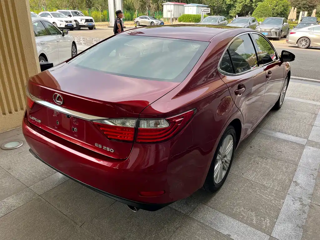 Lexus ES 2014 — фото 7