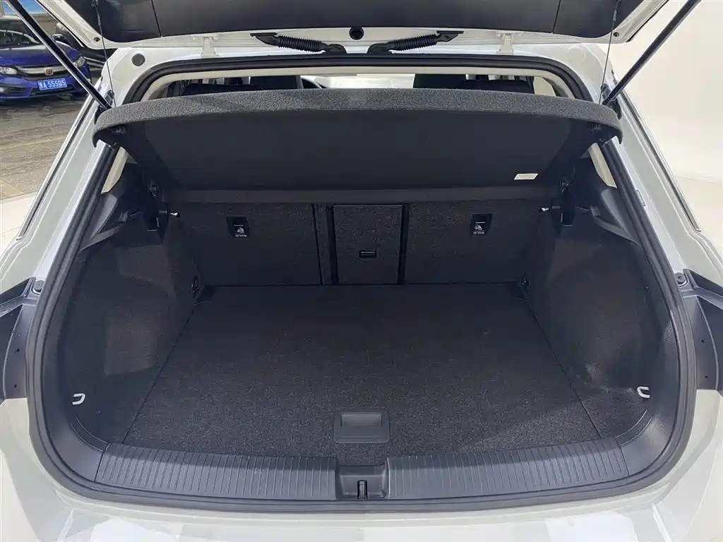 Volkswagen T-Roc 2023 — фото 17