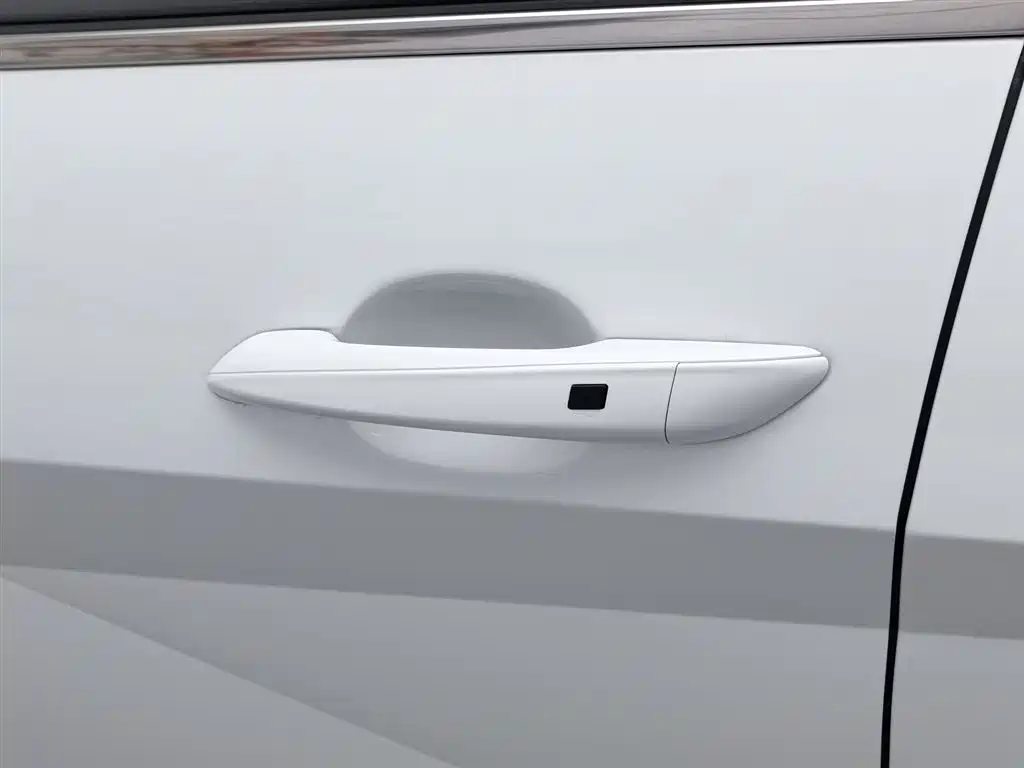 Hyundai Elantra 2025 — фото 18