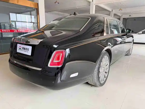 Rolls-Royce Phantom 2023