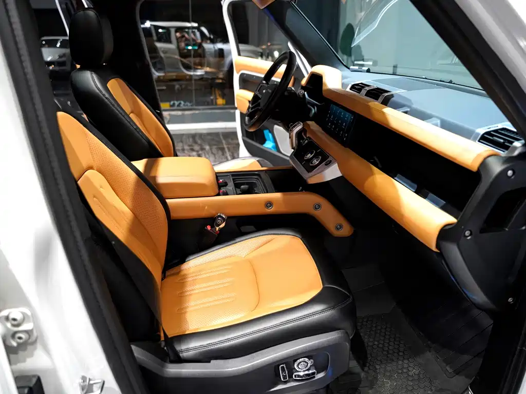 Land Rover Defender 2021 — фото 15