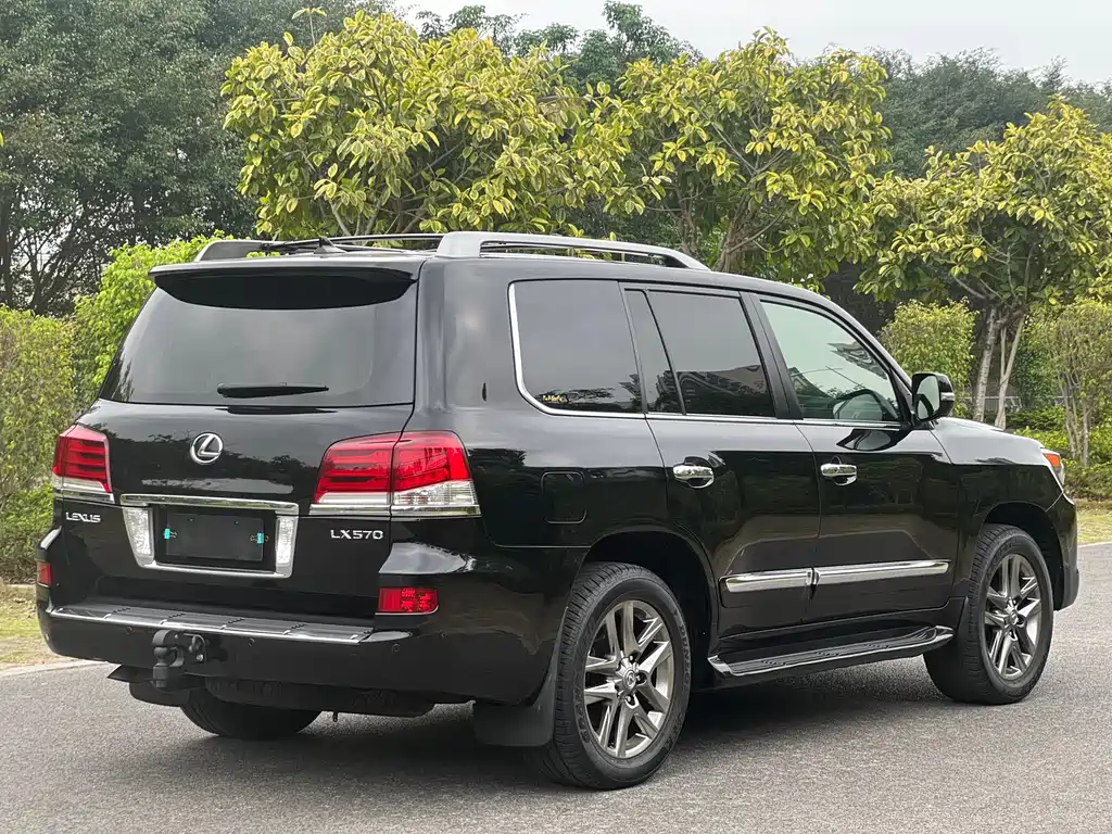 Lexus LX 2013