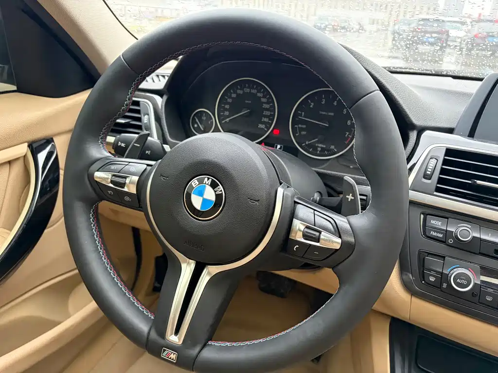 BMW 3 Series 2015 — фото 16
