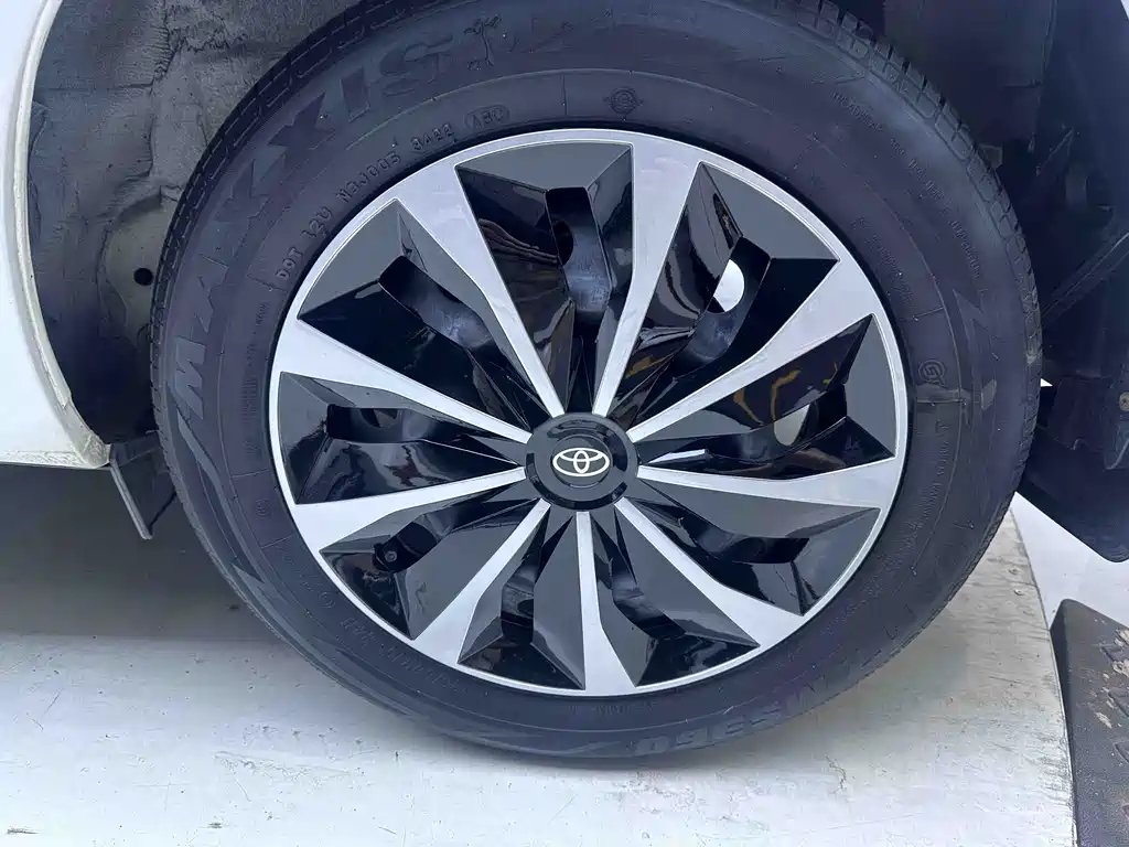 Toyota Yaris L 2022 — фото 19