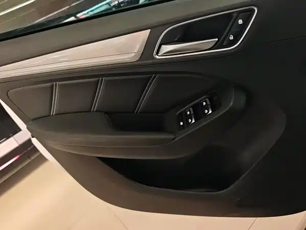 Roewe RX5 New Energy 2018