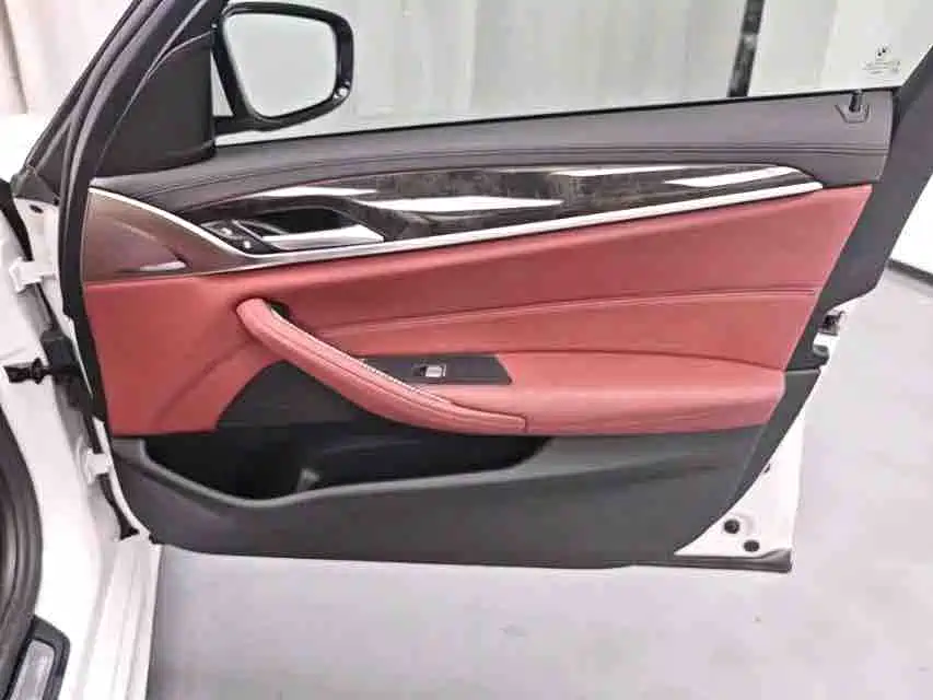 BMW 5 Series 2019 — фото 14