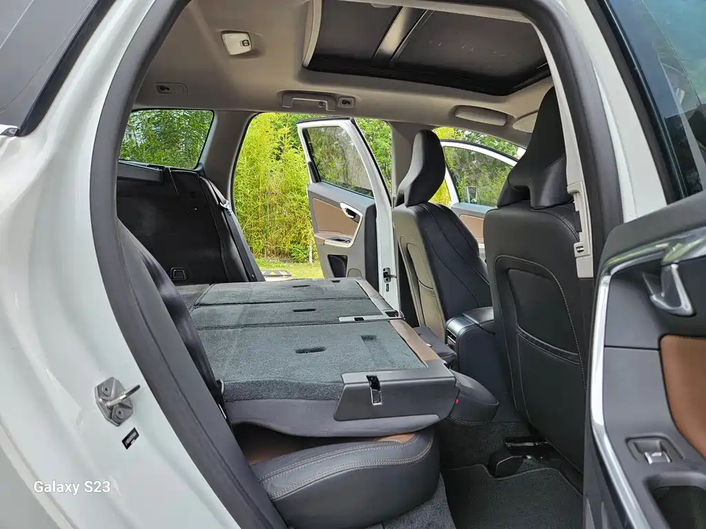 Volvo XC60 2017 — фото 12