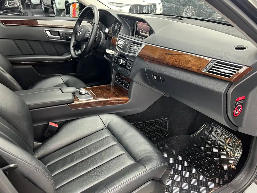Mercedes-Benz E-Class 2013 — фото 22