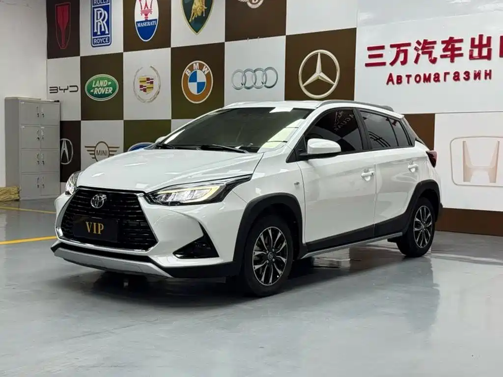 Toyota Yaris L 2023 — фото 1