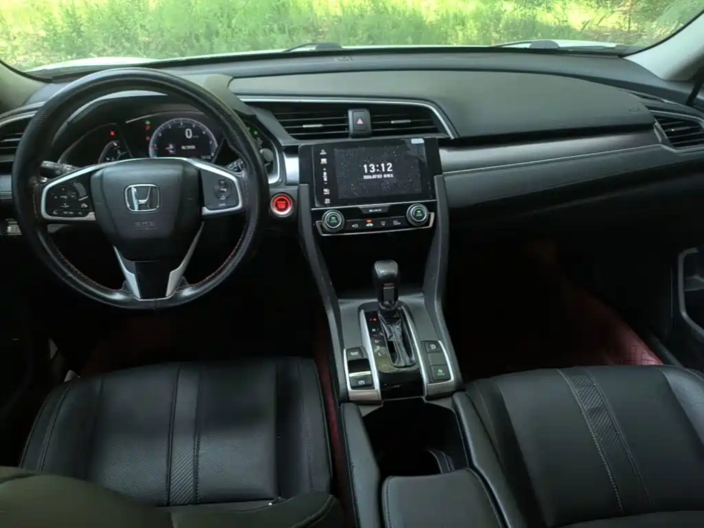 Honda Civic 2018 — фото 10