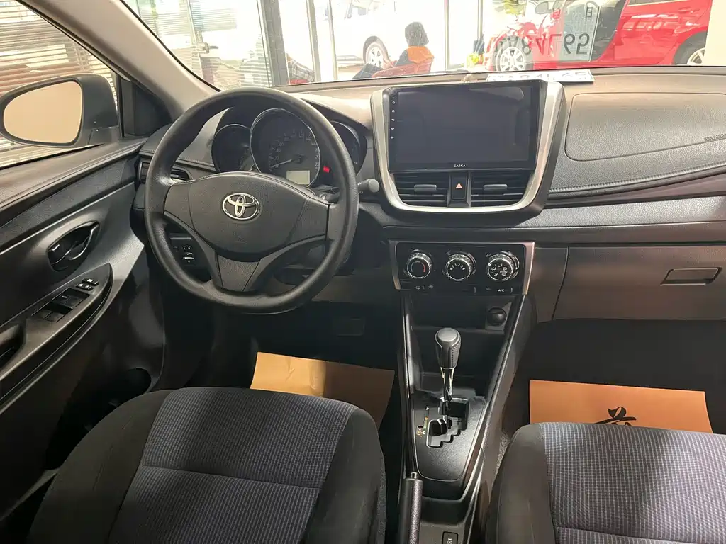 Toyota Yaris L 2018 — фото 8