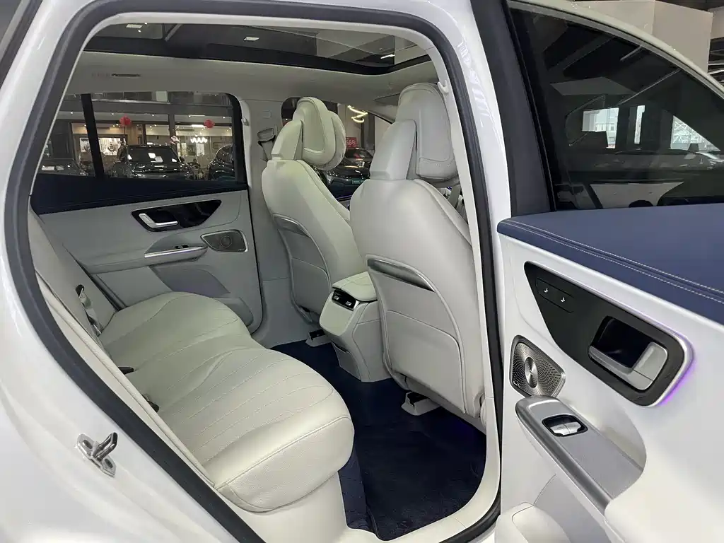 Mercedes-Benz EQE SUV 2023 — фото 16