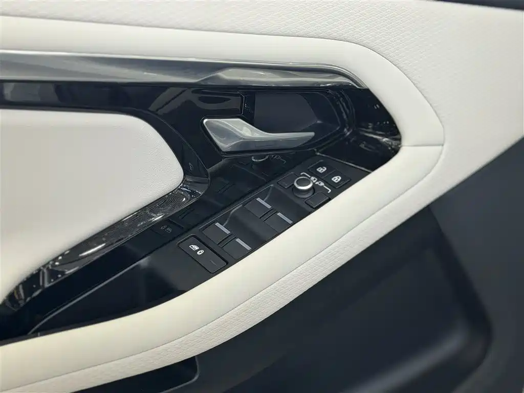 Land Rover Range Rover Evoque 2021 — фото 26