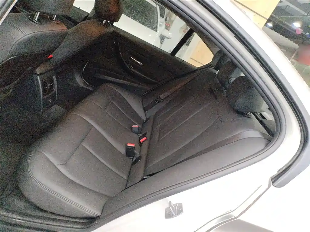 BMW 3 Series 2016 — фото 13