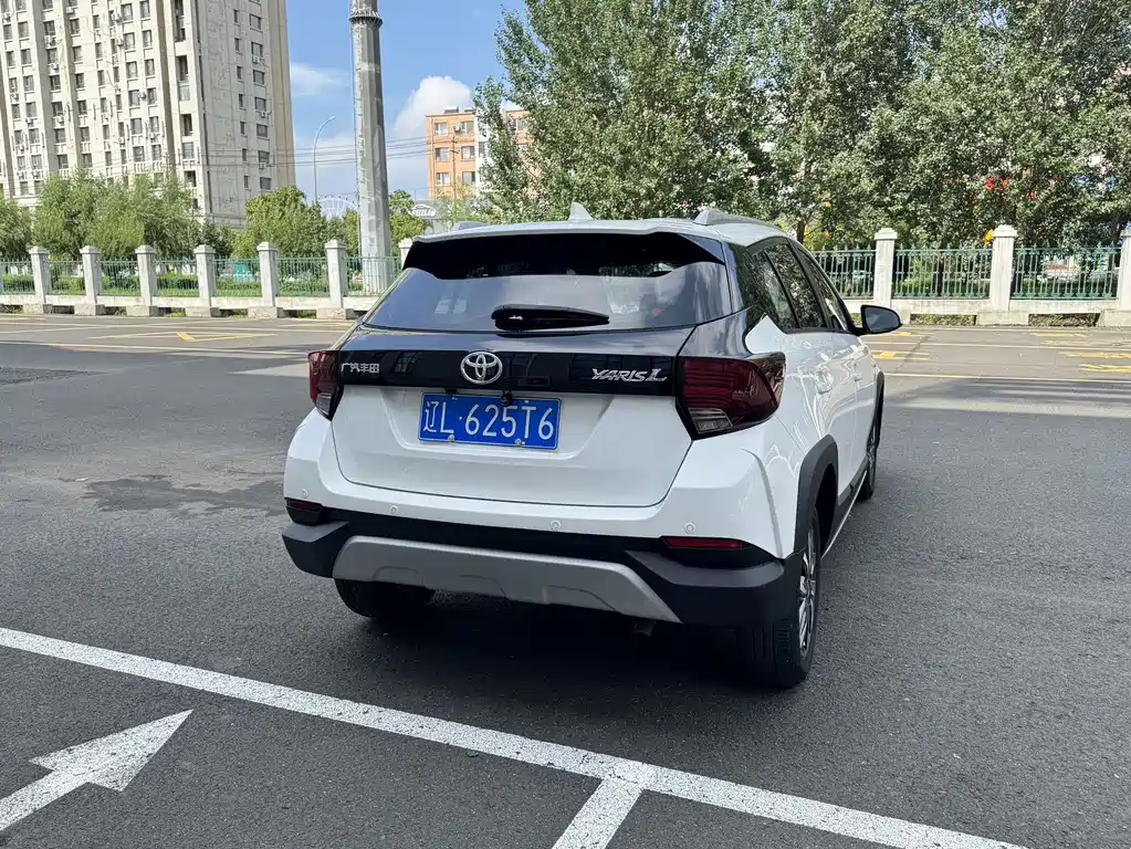 Toyota Yaris L 2022 — фото 4