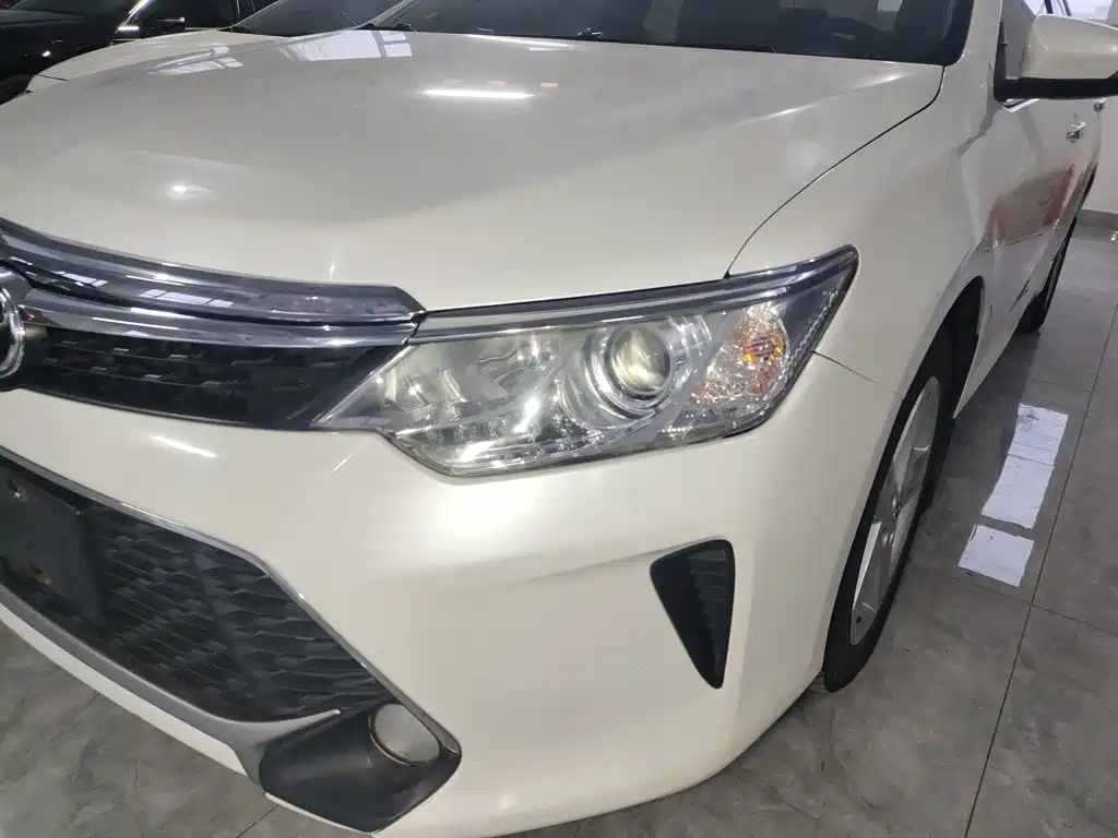 Toyota Camry 2015 — фото 24