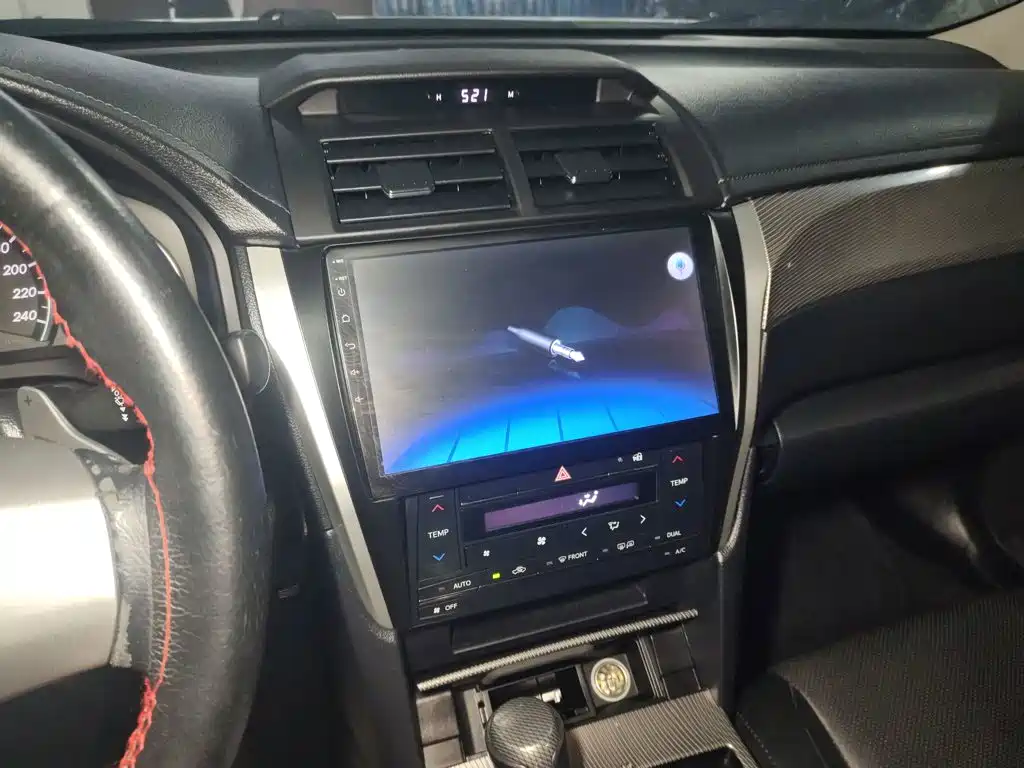 Toyota Camry 2015 — фото 13