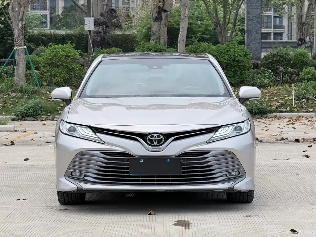 Toyota Camry 2021 — фото 2