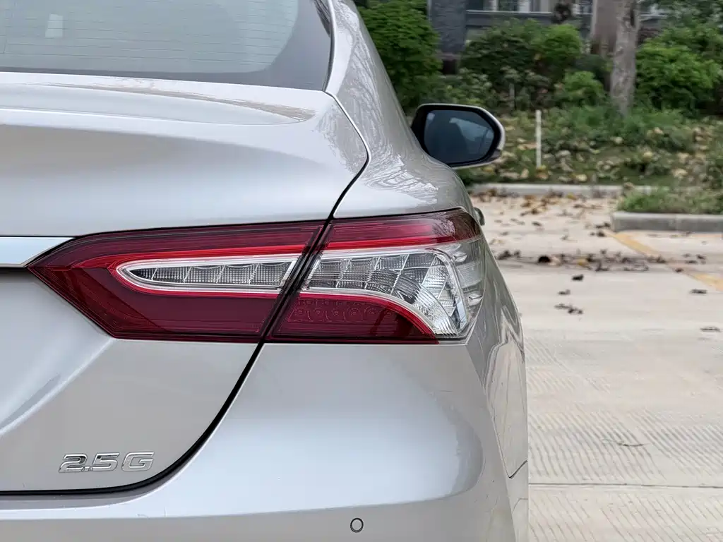 Toyota Camry 2021 — фото 25