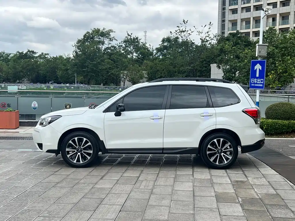 Subaru Forester 2018 — фото 8