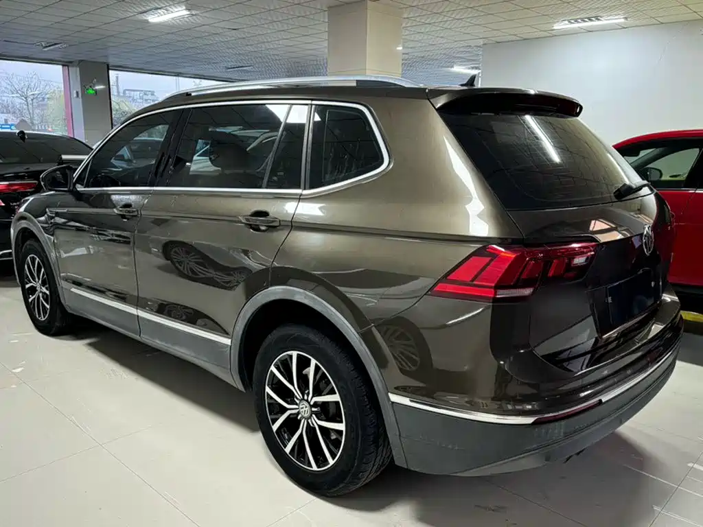 Volkswagen Tiguan L 2018 — фото 25