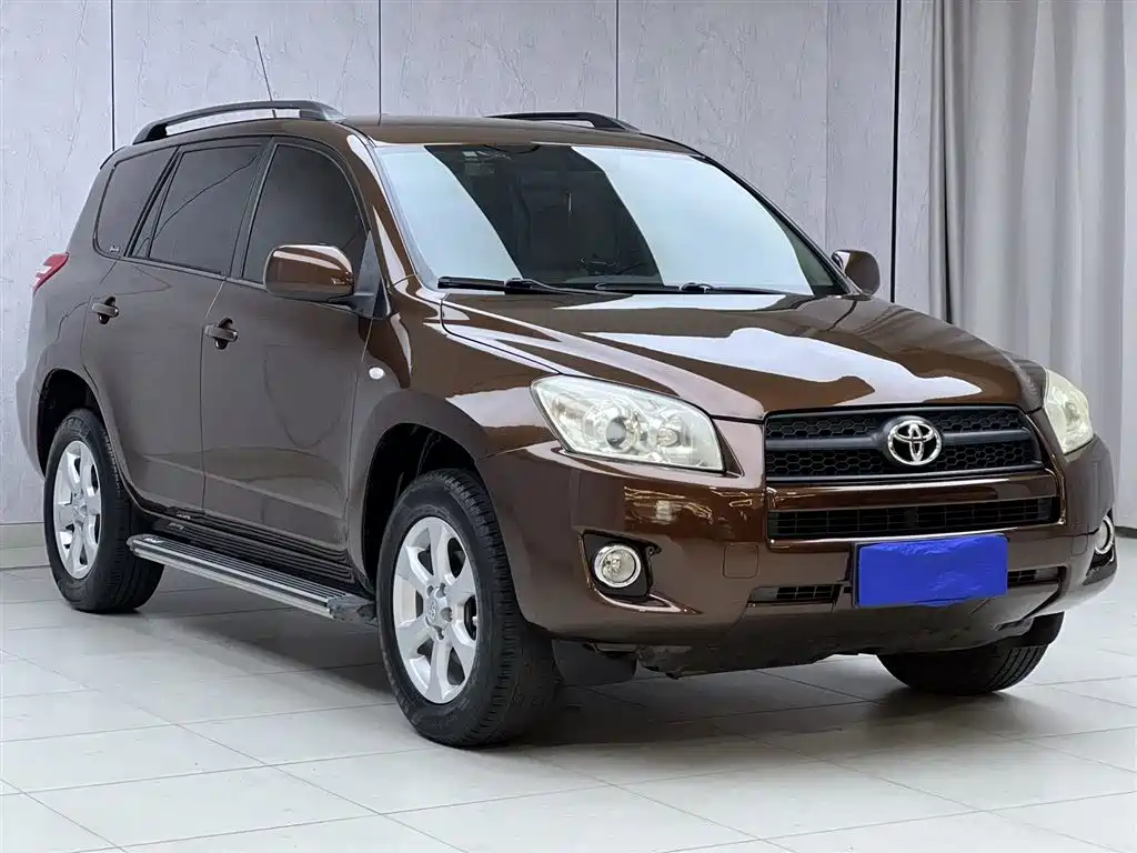 Toyota RAV4 2013 — фото 3