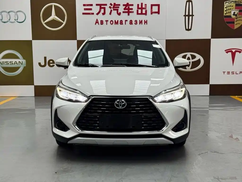 Toyota Yaris L 2023 — фото 2