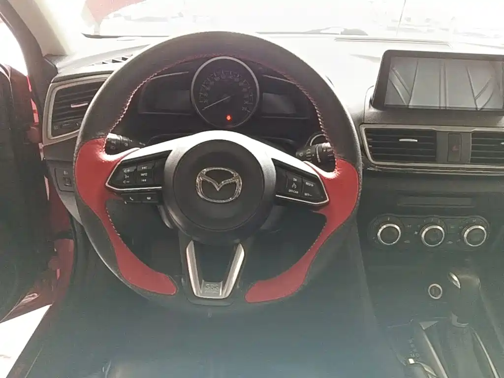 Mazda 3 Axela 2018 — фото 11