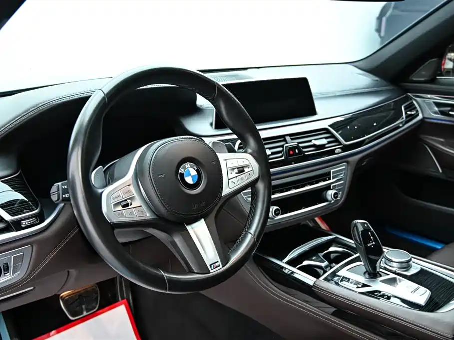 BMW 7 Series 2019 — фото 14