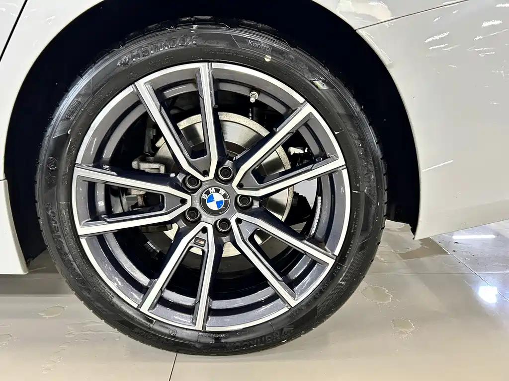 BMW 3 Series 2025 — фото 11