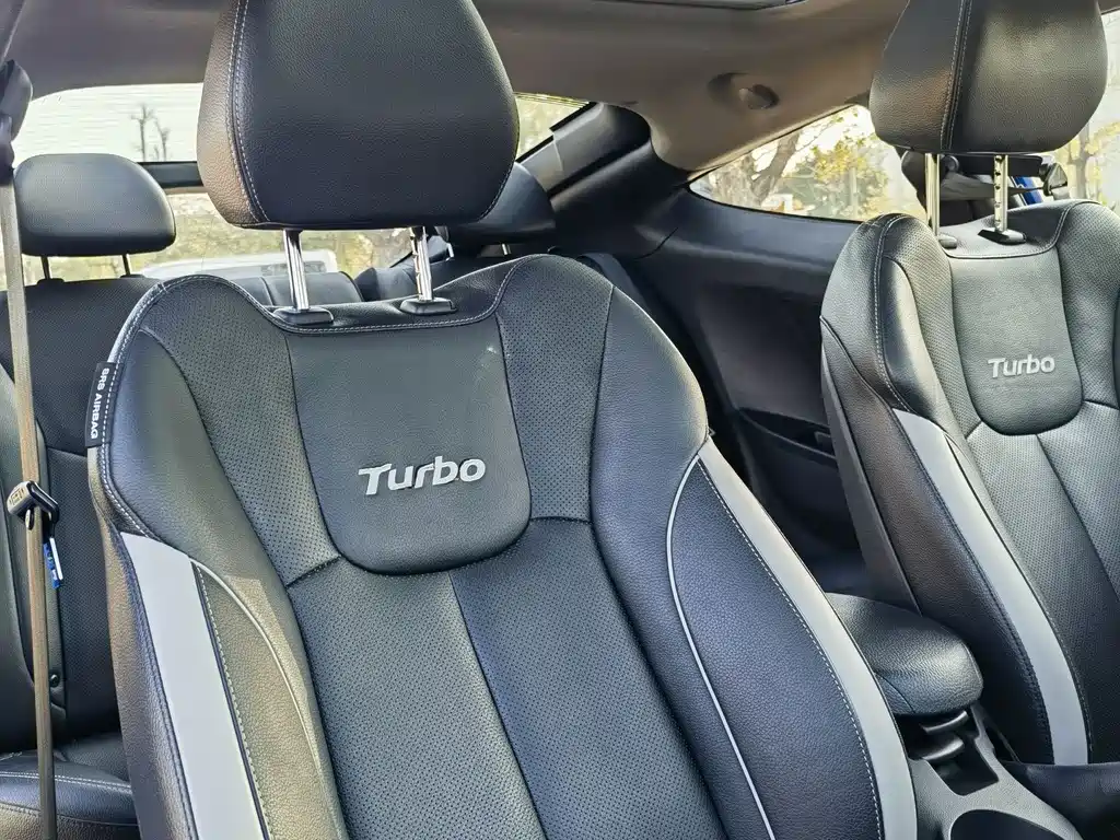 Hyundai Veloster 2015 — фото 11