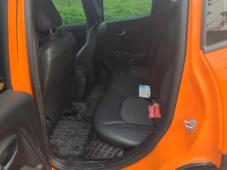 Jeep Renegade 2020 — фото 11