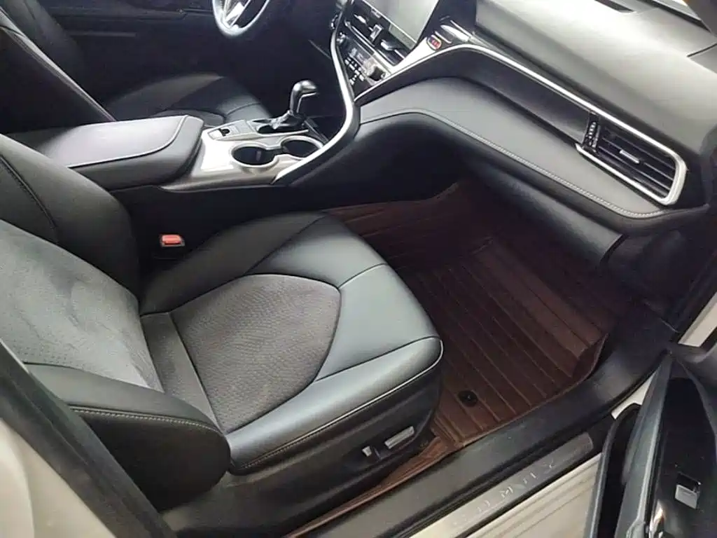 Toyota Camry 2023 — фото 25