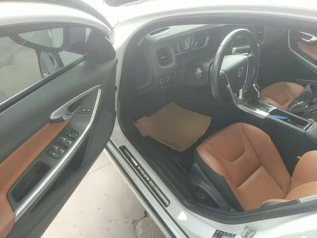 Volvo S60 2015 — фото 16