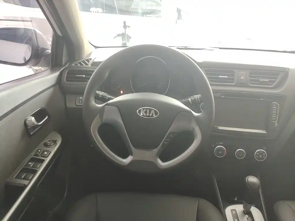 Kia K2 2016 — фото 11