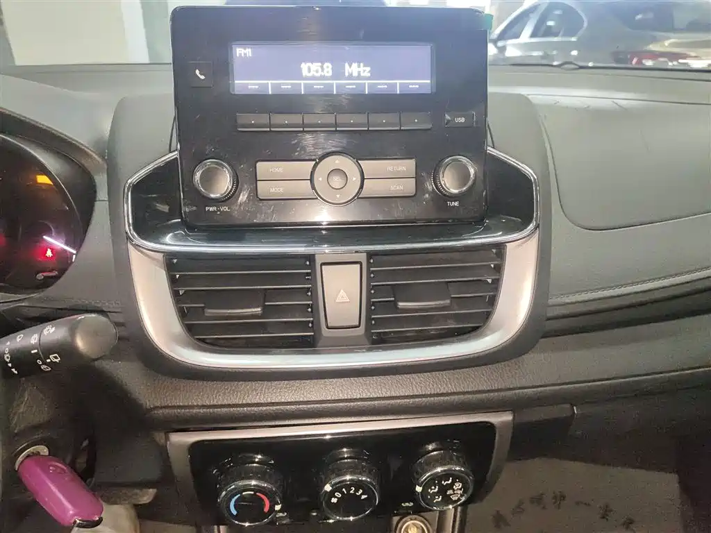 Toyota Yaris L 2023 — фото 13