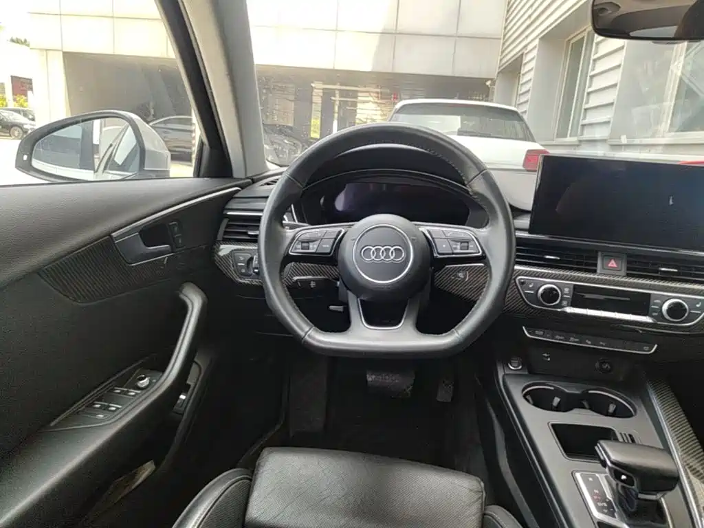 Audi A4L 2021 — фото 17
