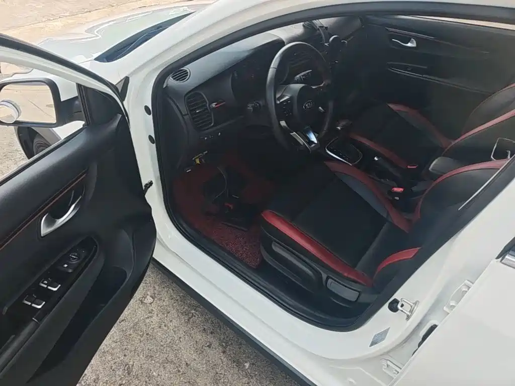 Kia KX Cross 2020 — фото 16